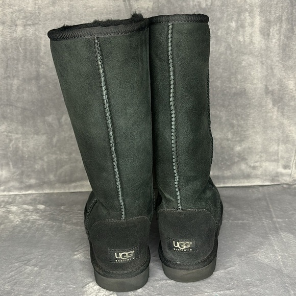 🔥🔥🔥 Classic Tall II Boot Size: 7🔥🔥🔥 - Picture 2 of 9